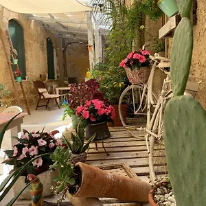 Il Vecchio Cortile , Agrigento Italy