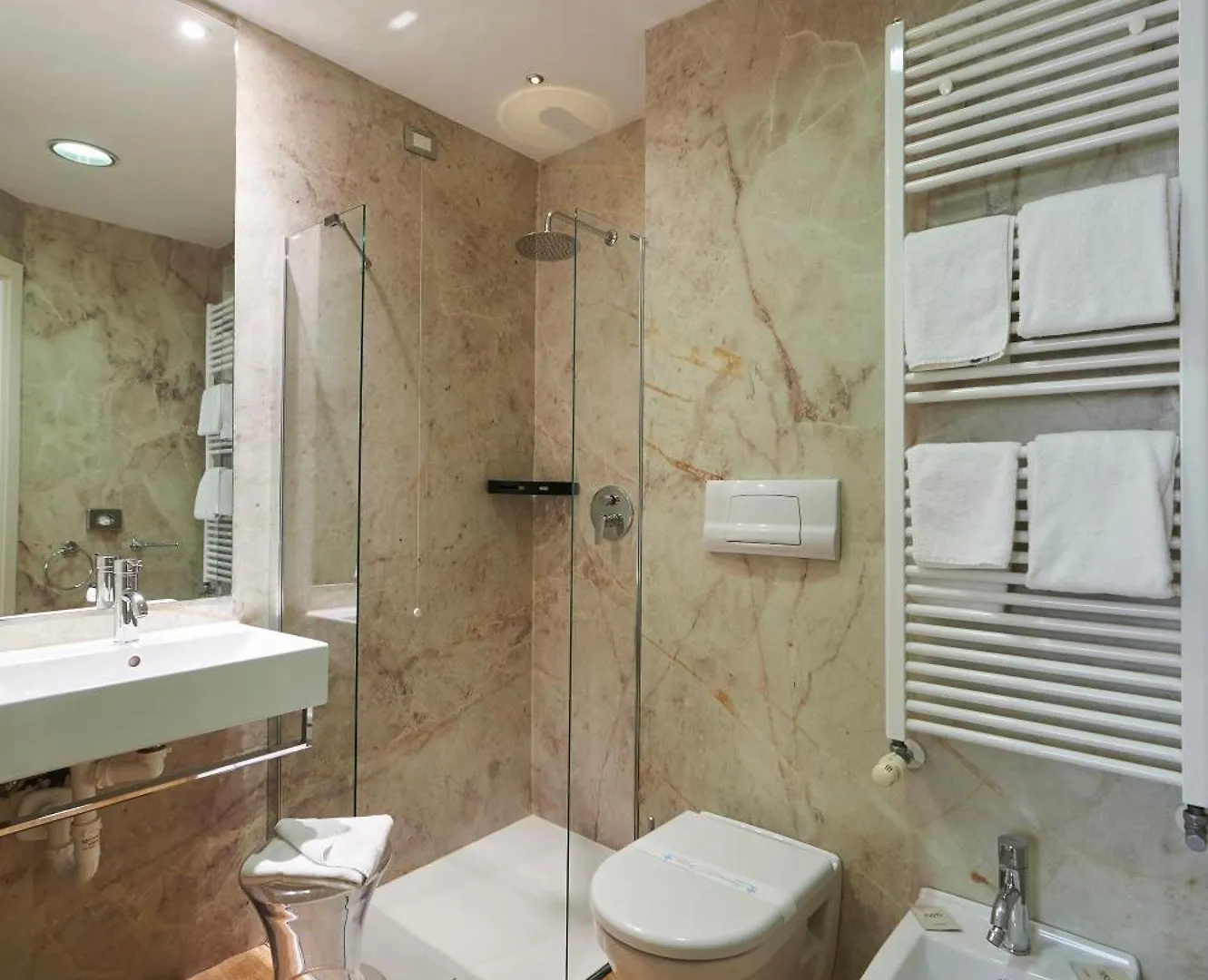 Neo Hotel Bresso 4*,