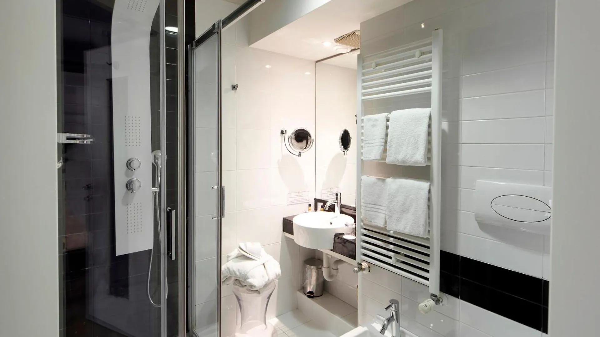 Neo Hotel Bresso 4*,  Italien